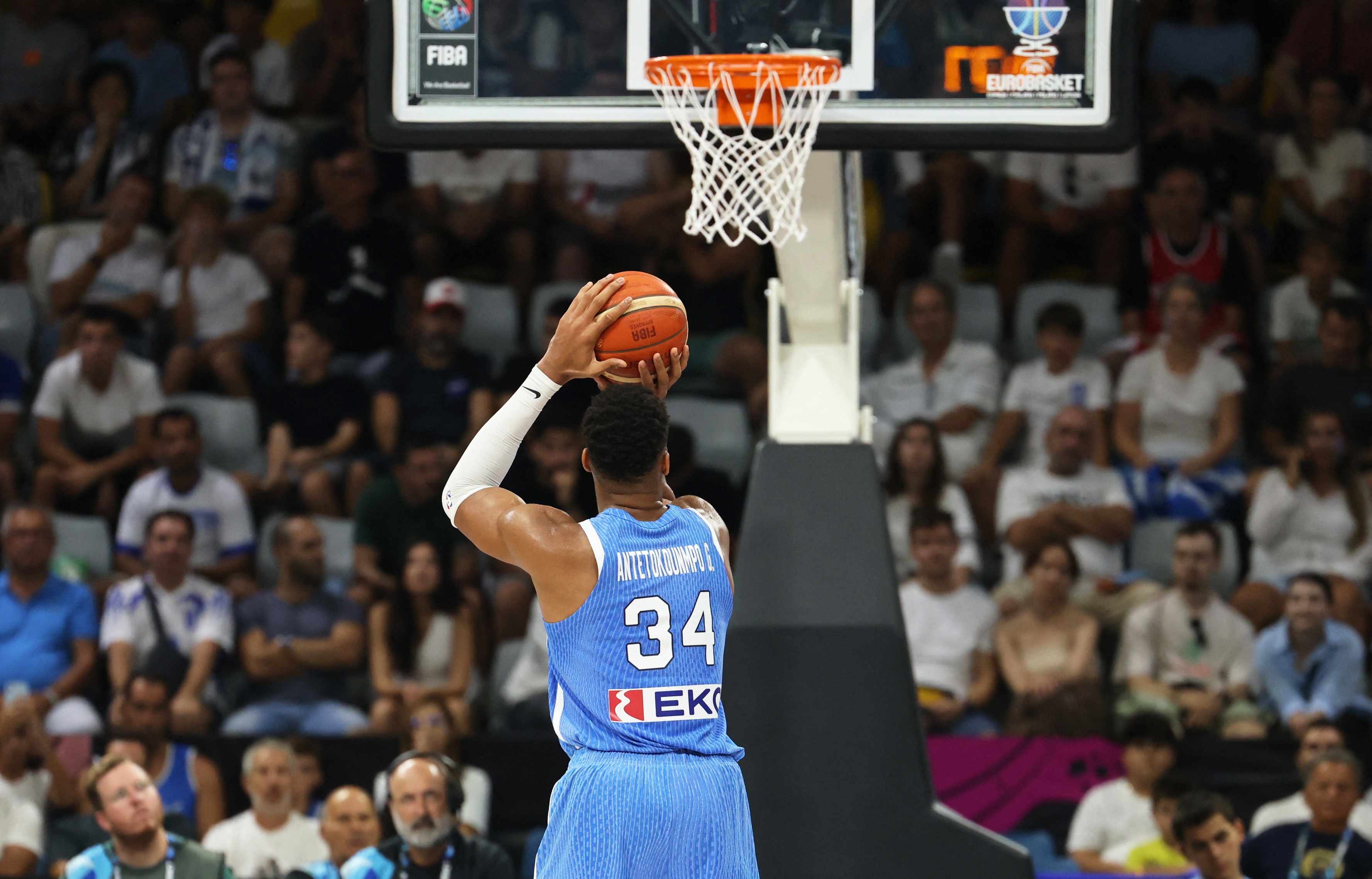 开云-美记：看好字母哥新赛季拿到个人第三个MVP 他需要提升罚球命中率