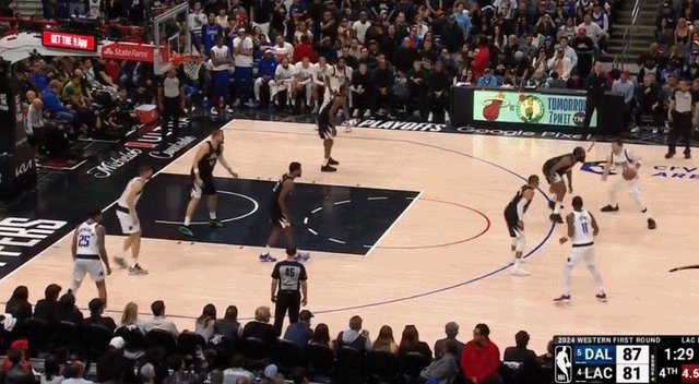 1713941611759094489.gif GIF.gif