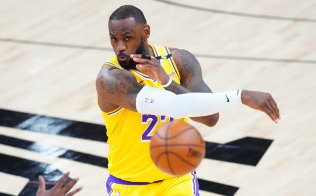 1647179959012015295.jpg lebron-pass-1536x957.jpg